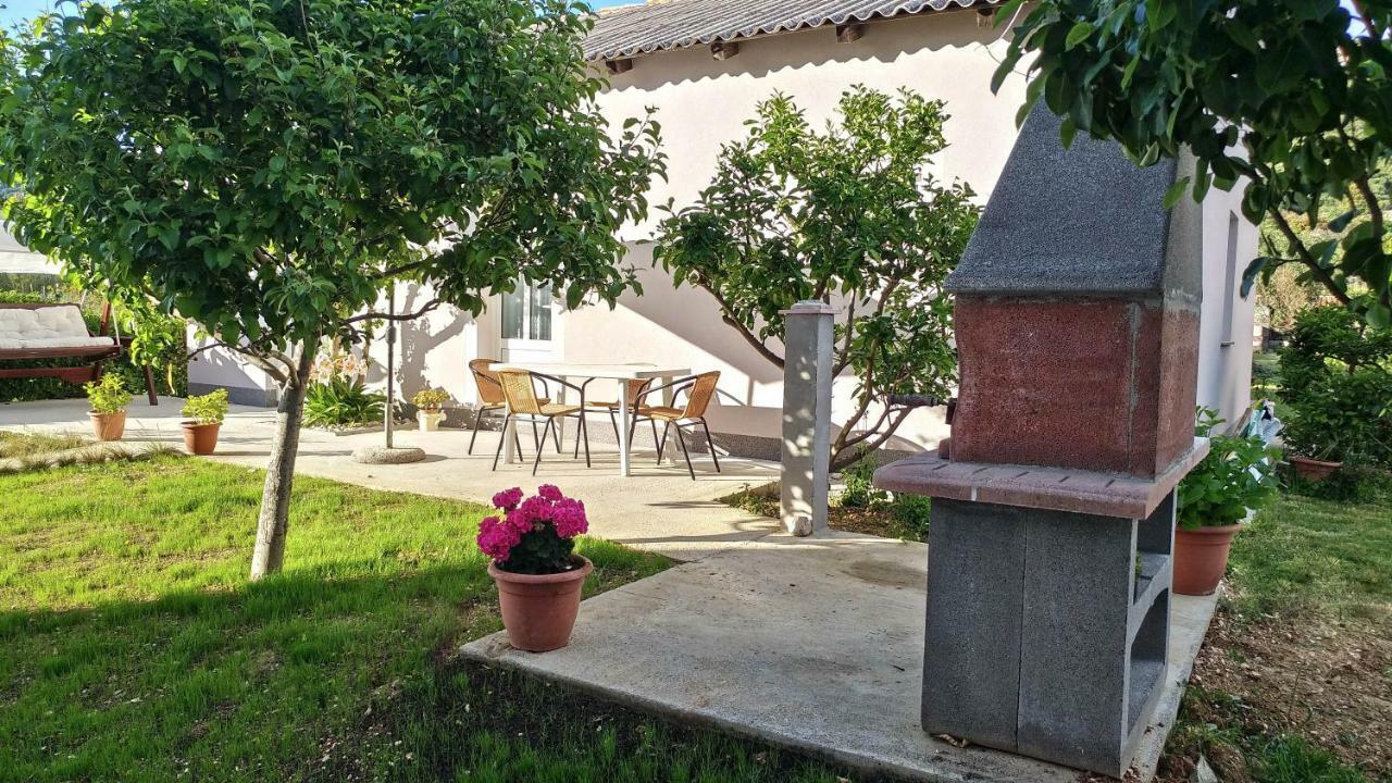 Apartmani Kastelan Barbat na Rabu 外观 照片